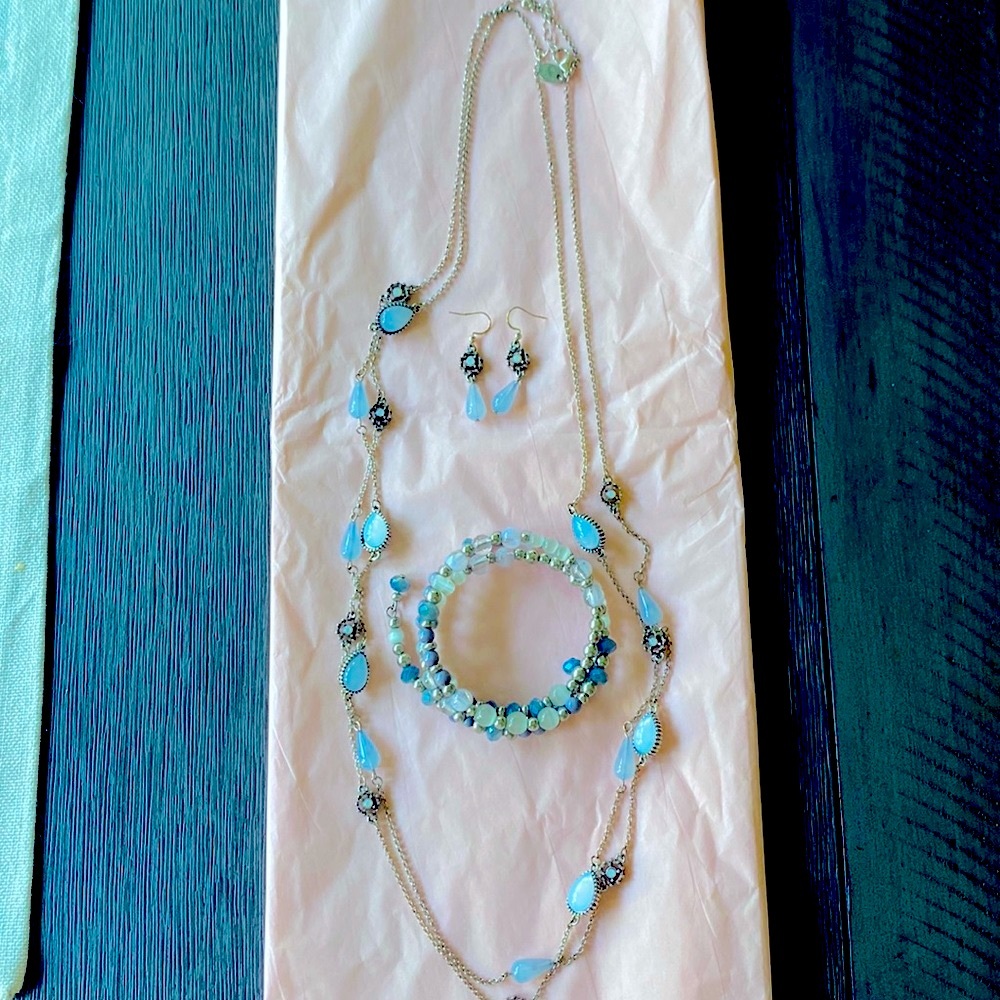 Charming Charlie Blue beaded jewelry set